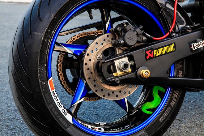 Yamaha R1 độ dàn áo phong cách xe đua của Lorenzo