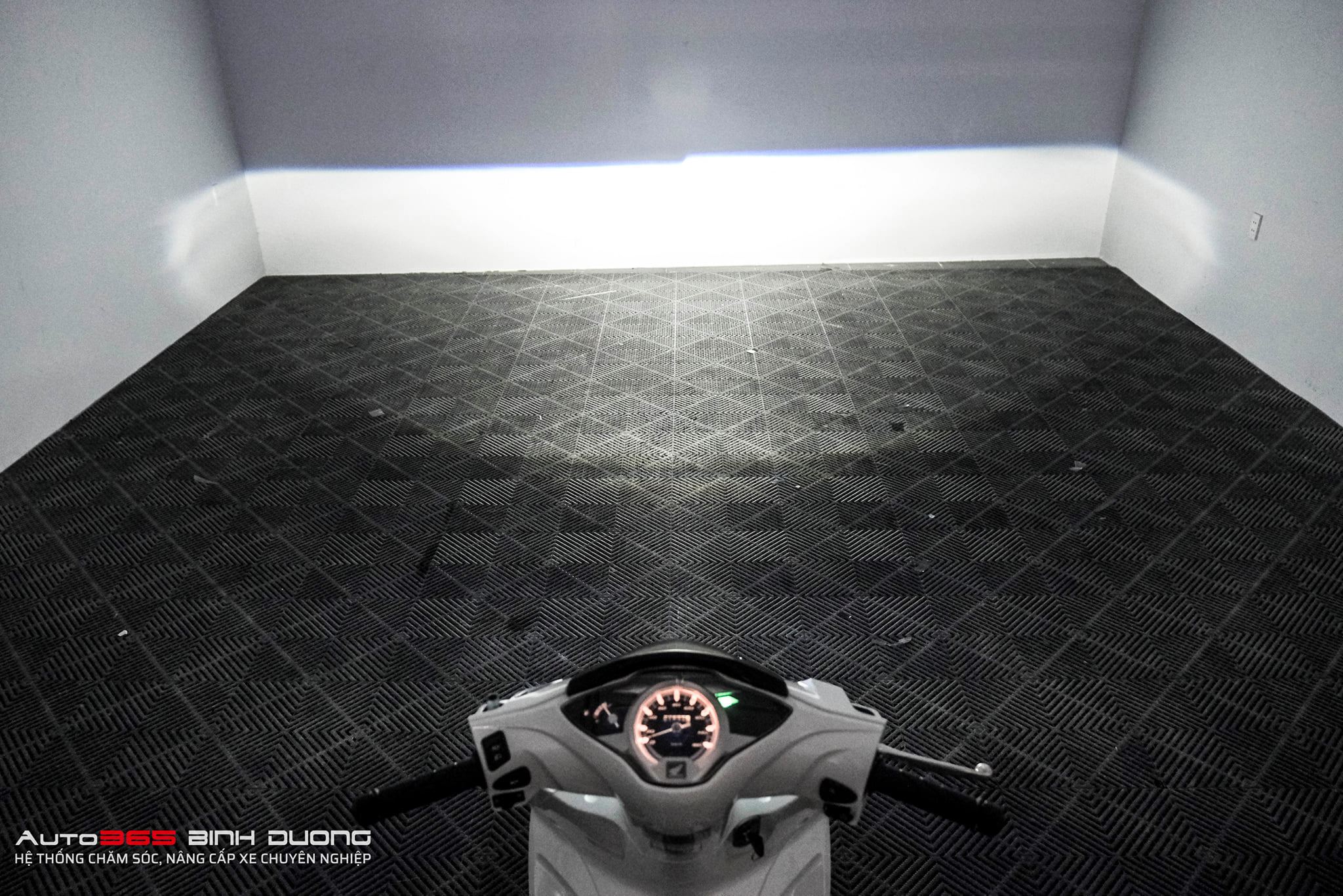 tong-hop-cac-dong-xe-lap-bi-led-titan-black-cuc-sang