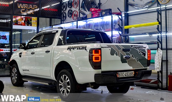 wrap-o-to-ban-tai-ford-raptor-mau-trang-anh-tim