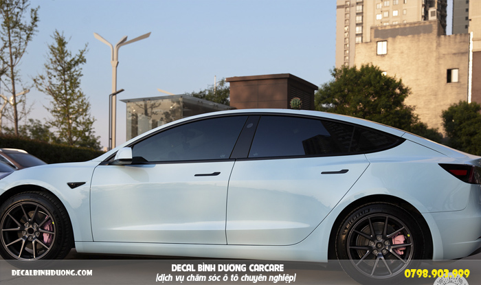 wrap-doi-mau-o-to-tesla-model-3-xanh-lam-glacier