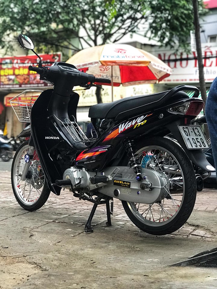 Giá xe Honda Wave nhập Thái về Việt Nam đắt gấp 3 lần