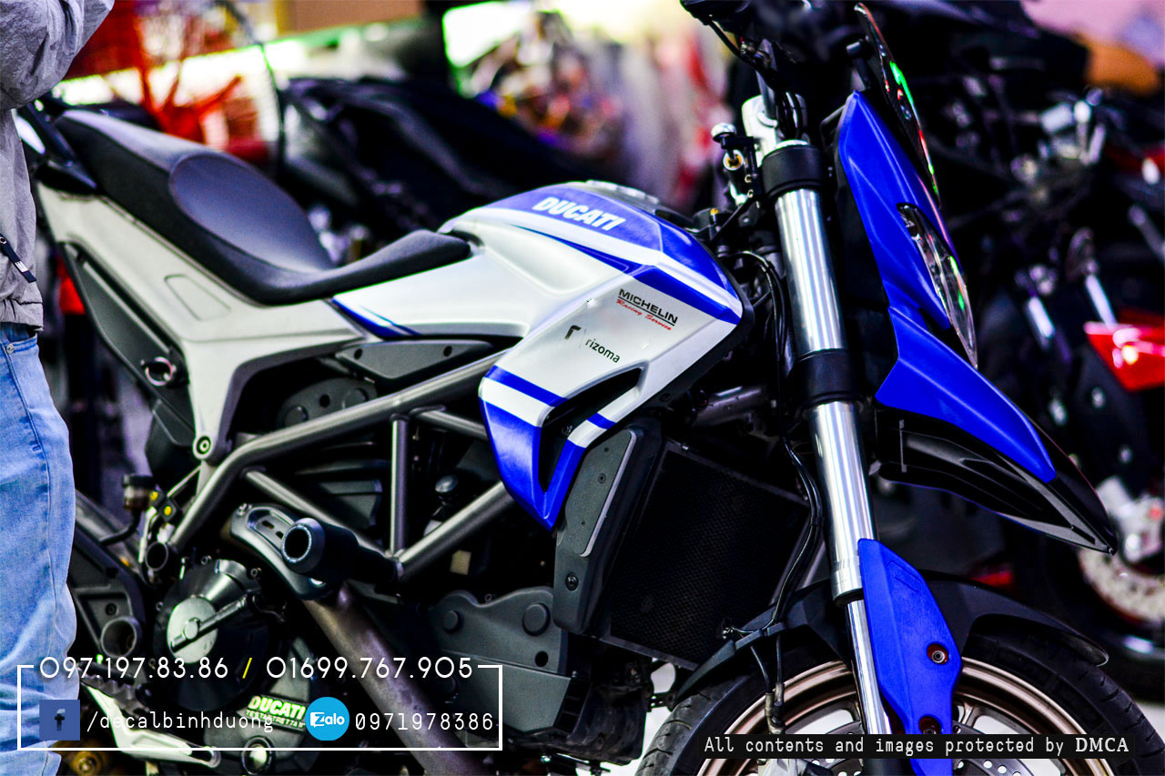 tem-xe-Ducati-Hypermotard-xanh-bac
