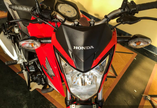 Cận cảnh mô tô Honda CB Hornet 160R giá 27 triệu đồng