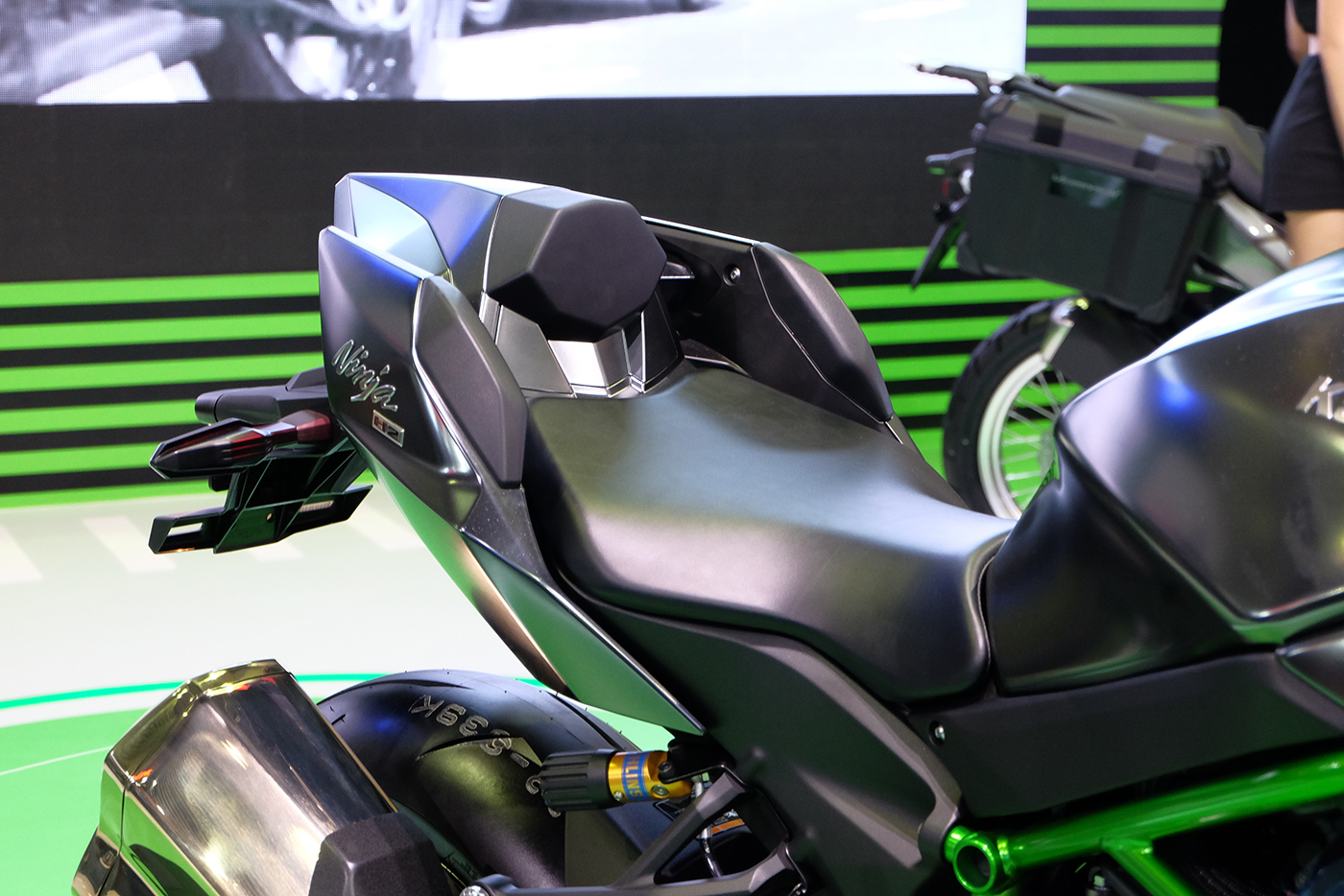 Moto Kawasaki H2 Carbon ra mắt tại VMCS 2017