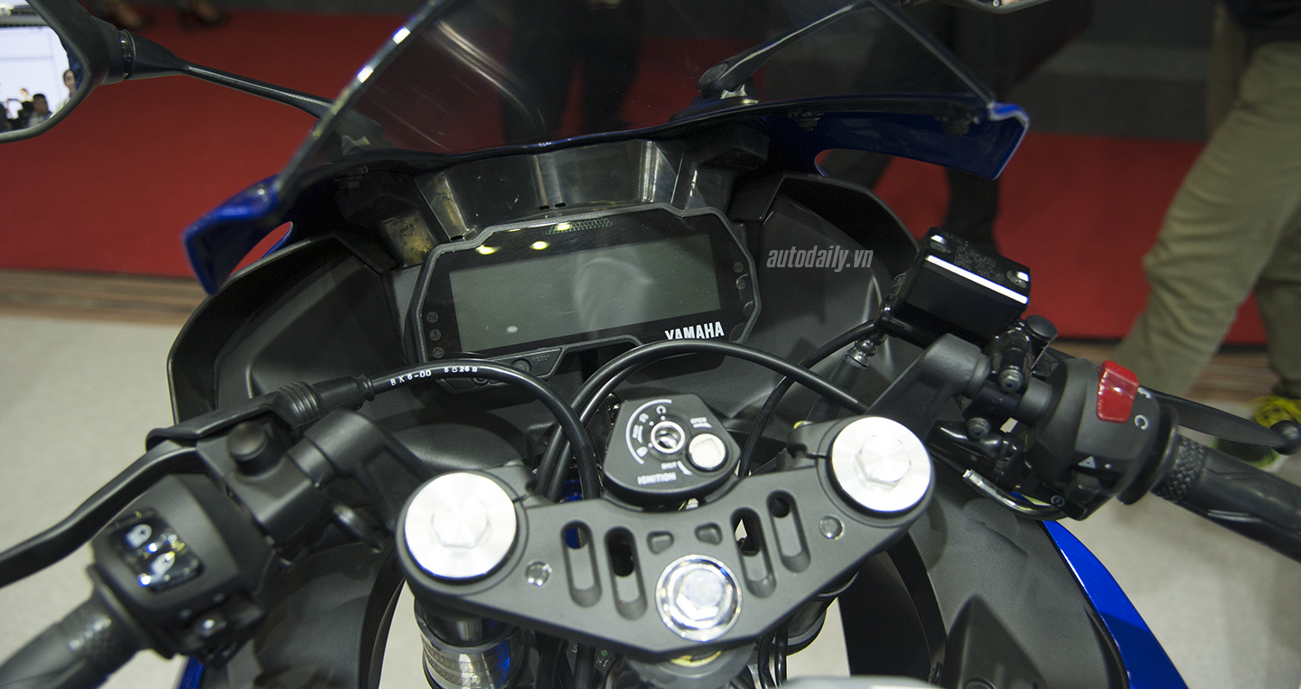 Yamaha R15 3.0 2017 giá bao nhiêu?