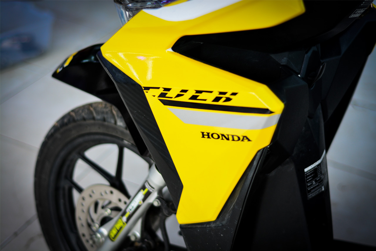 Tem Xe Honda Vario 150 Màu Vàng Nhôm Xước Cực Sang Chảnh